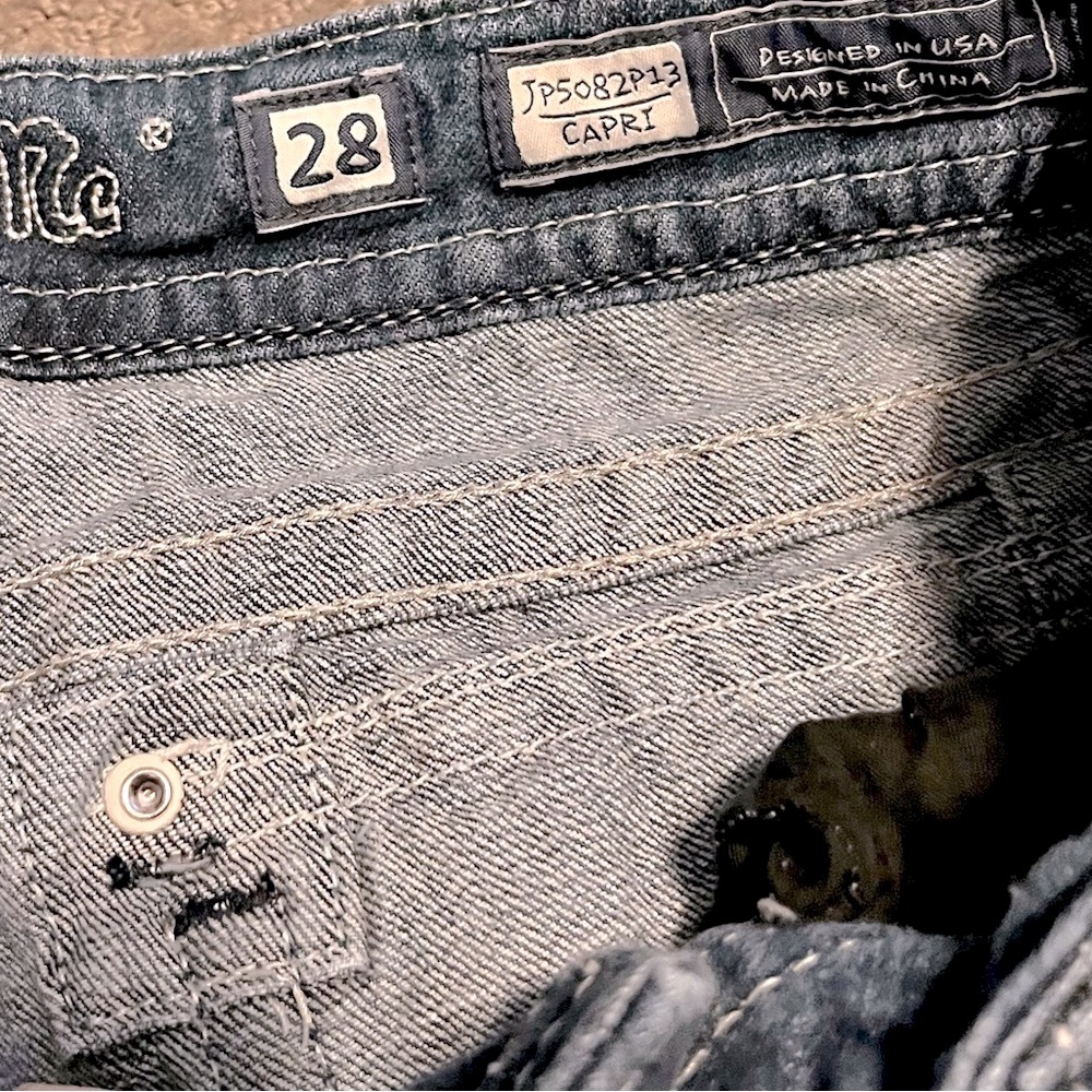 Miss Me Capris Sz28 Angel Wing Excellent Condition Hardly Worn, Beautiful Style - Picture 9 of 10